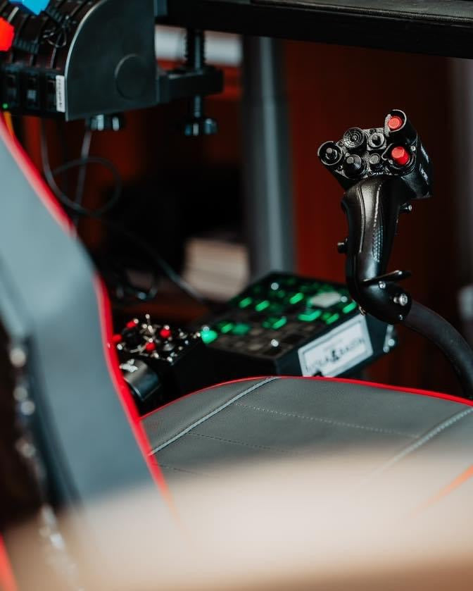 Metal 135 – MaxFlightStick Flight Simulator Control Systems